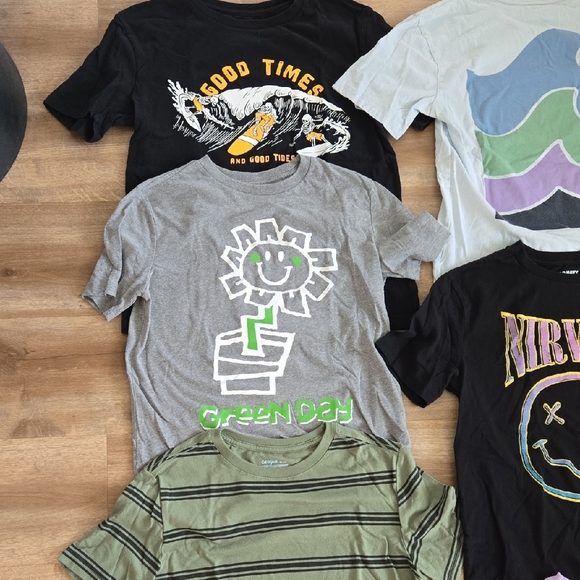 Boy's Graphic T-Shirt Bundle (21 Shirts) - Picture 2 of 16
